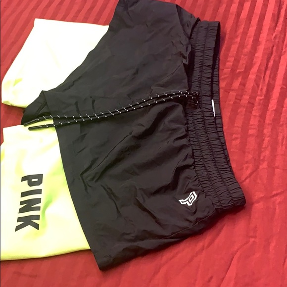 Pink exercise short - Picture 3 of 7